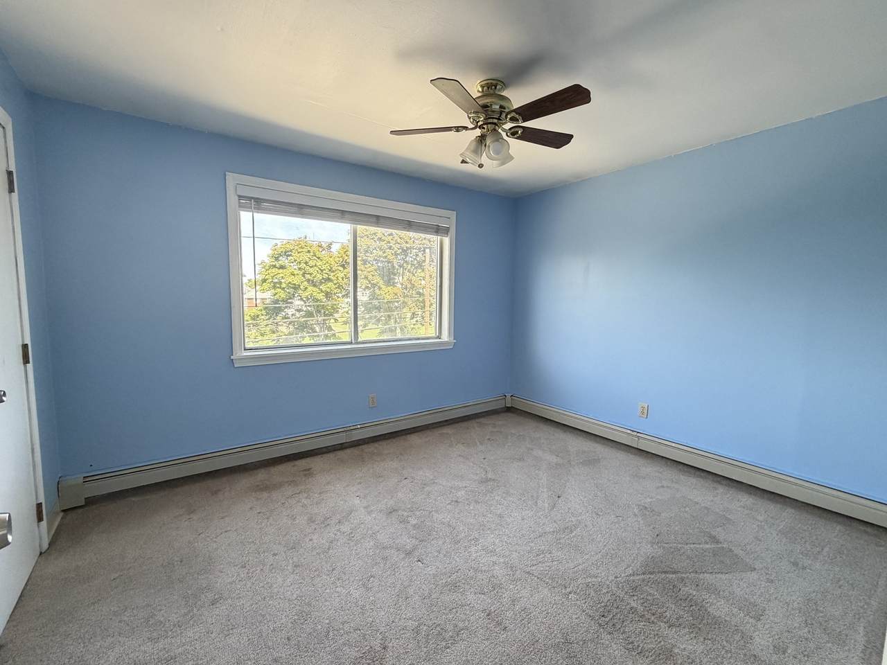 https://bt-photos.global.ssl.fastly.net/mlspin/1280_boomver_4_73570040_2.jpg