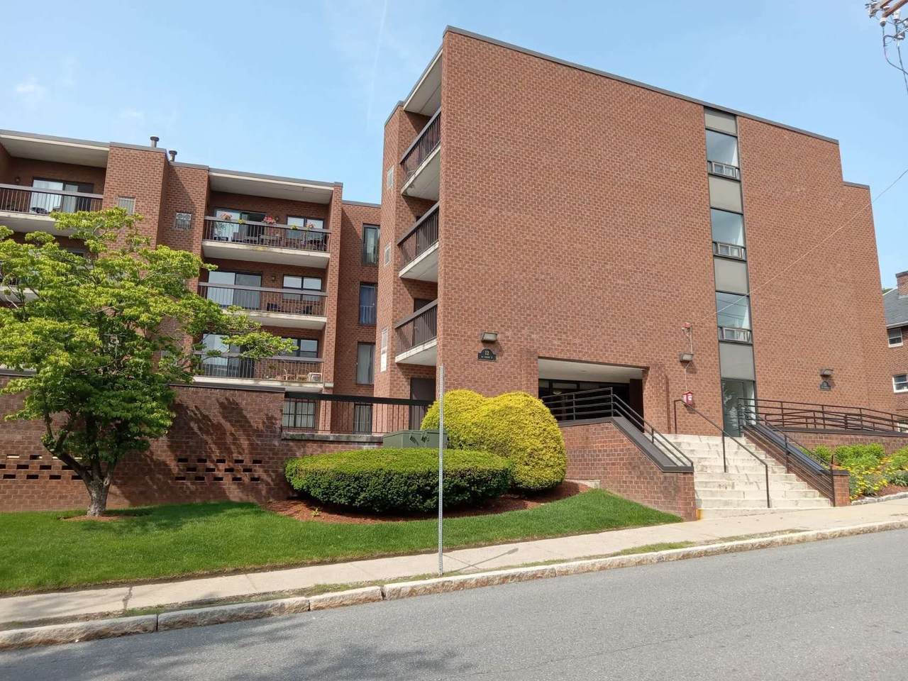 12 Mount Vernon St - Photo 1