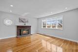 114 Newbury St - Photo 2