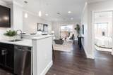 320 Maverick St - Photo 2