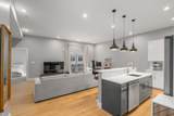 60 Cross St E - Photo 9