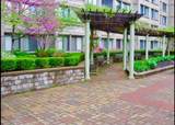 1731 Beacon - Photo 19
