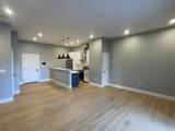 60 Cross St E - Photo 2