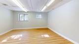 11 John - Photo 5
