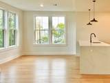 165 Everett St - Photo 2