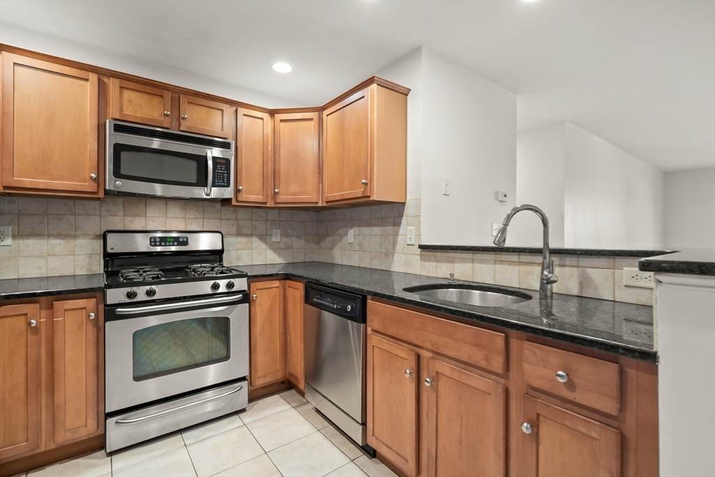 120 Wyllis Ave - Photo 1