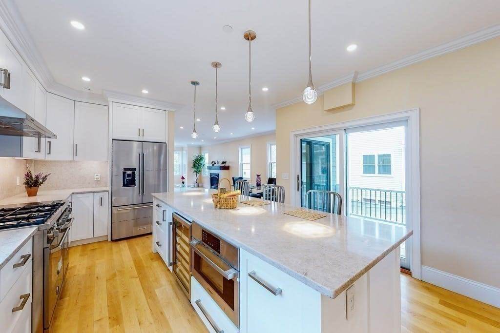 150 Hudson St - Photo 1