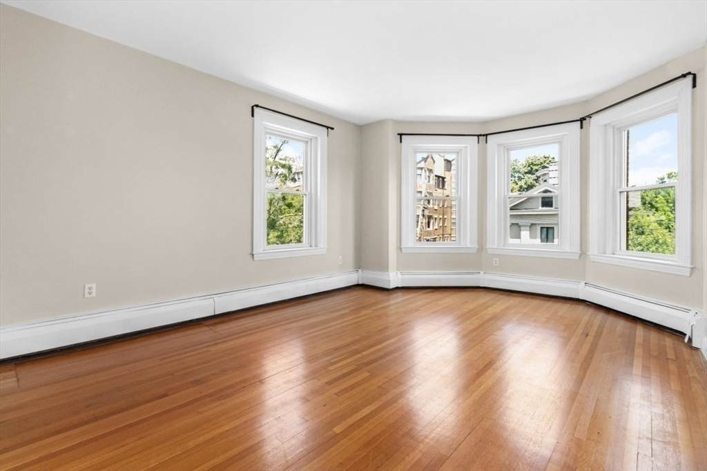 18 Centre St - Photo 1
