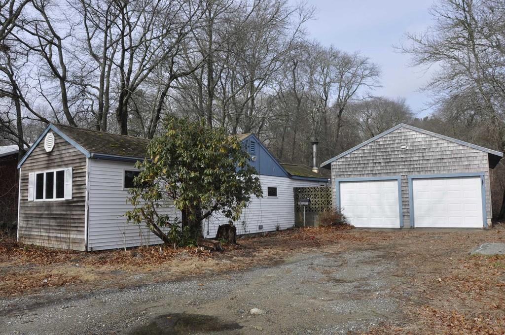 374 Huttleston Ave - Photo 1