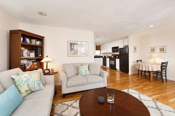 82 Myrtle St - Photo 1