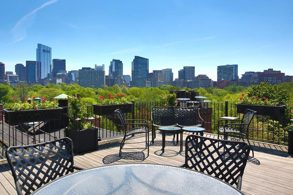 94 Beacon St - Photo 1