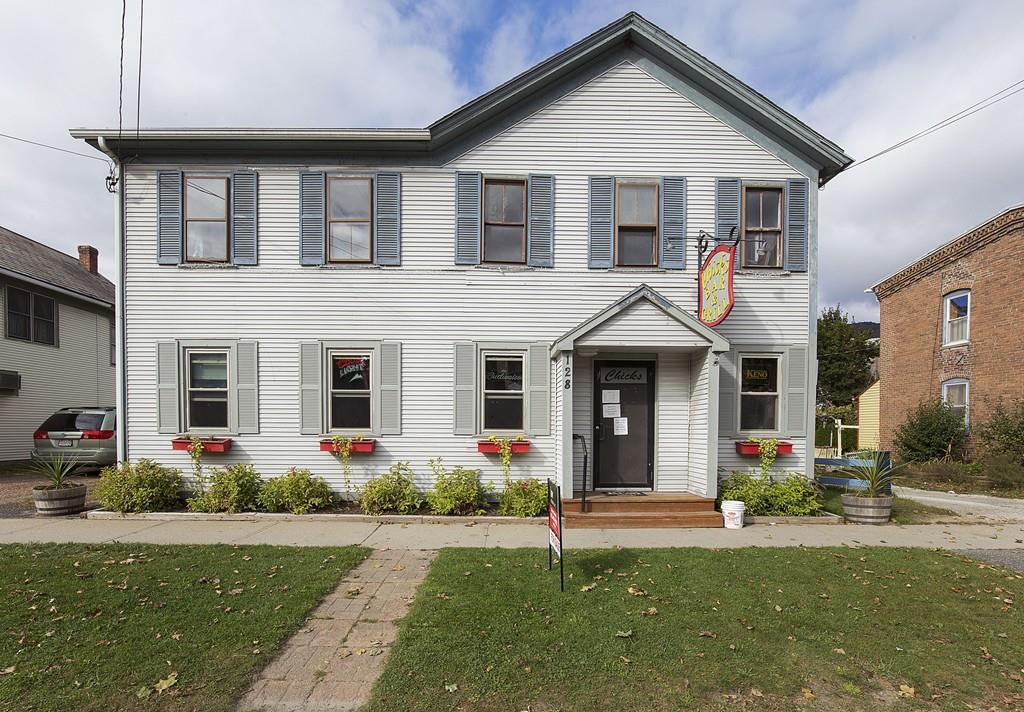 128 Columbia St - Photo 1
