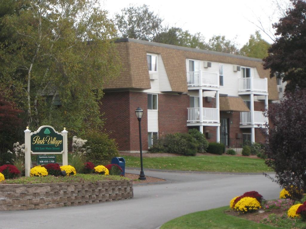 135 East Main St - Photo 1
