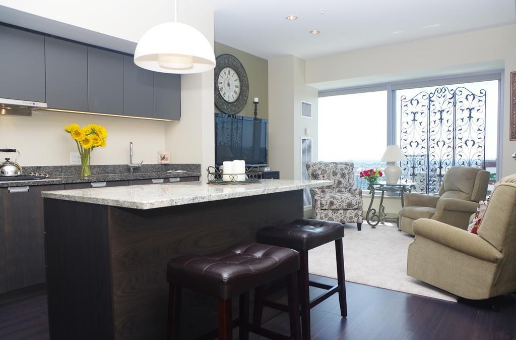 110 Stuart St - Photo 1