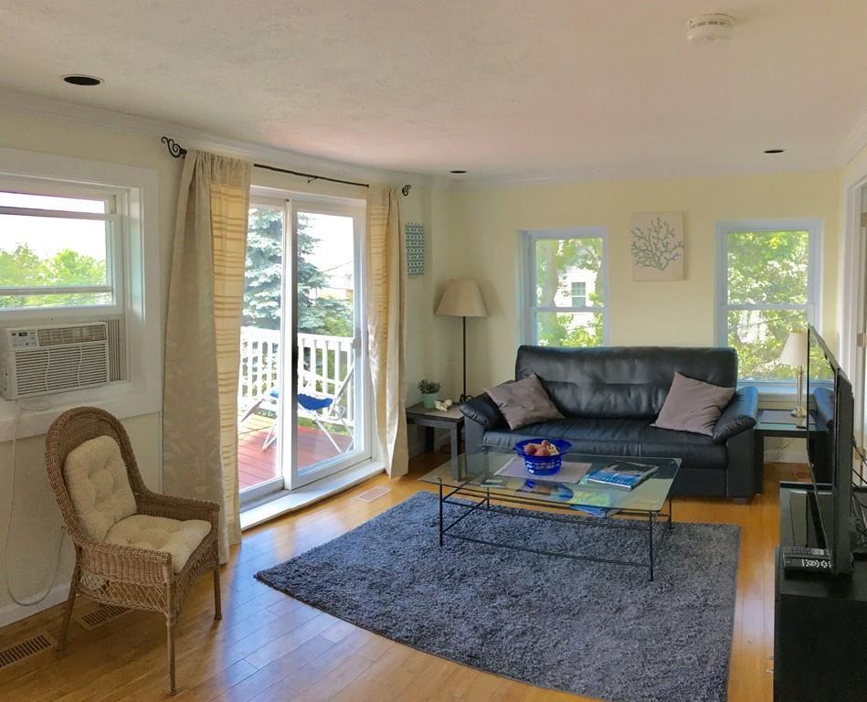 43 Orleans St - Photo 1