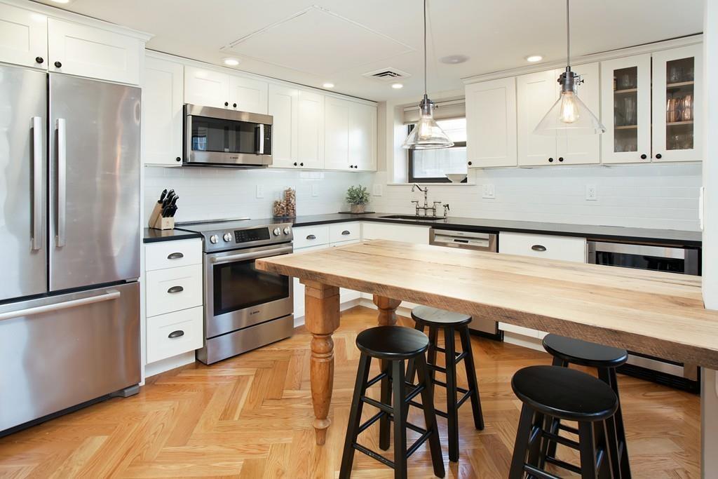 376 Commercial St - Photo 1