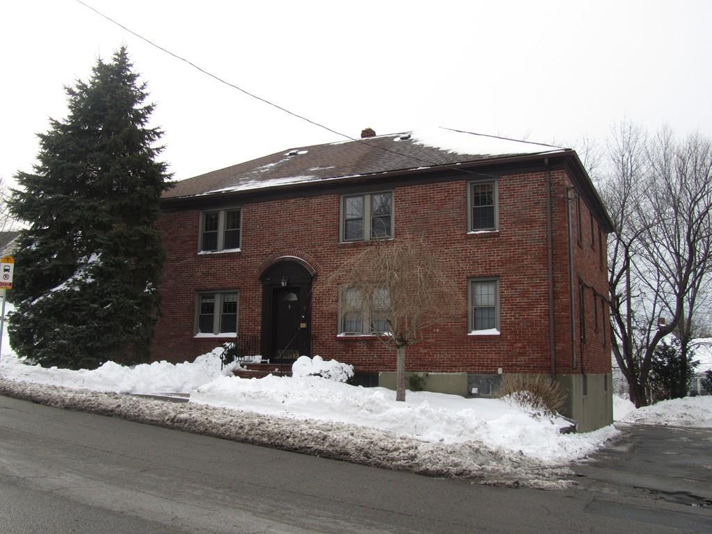 9 Common Street - Photo 1