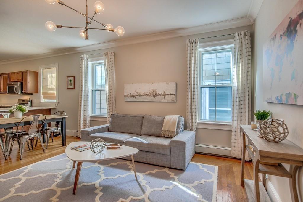 609 Bennington St - Photo 1