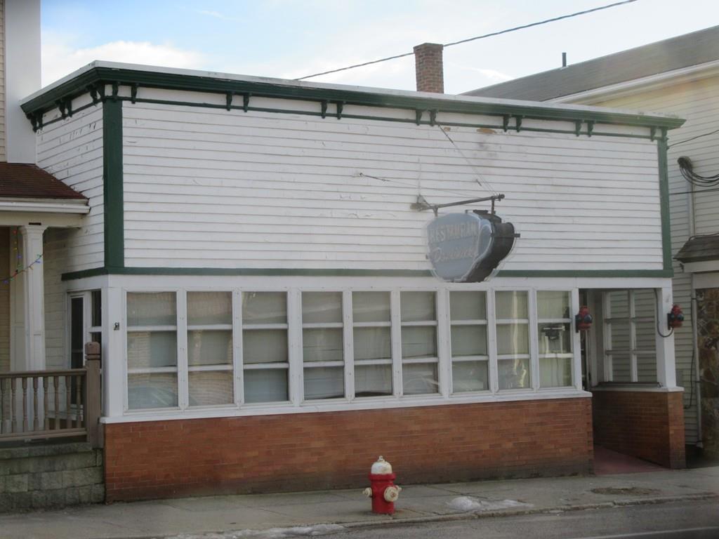 2047 Main St - Photo 1