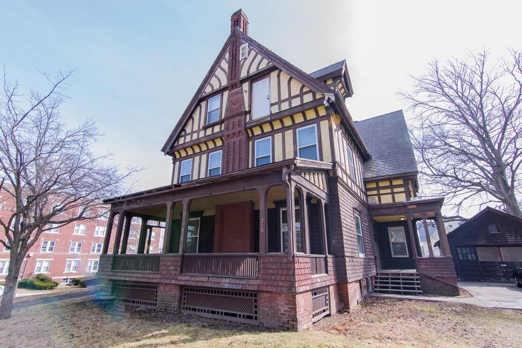 210 Oak St - Photo 1