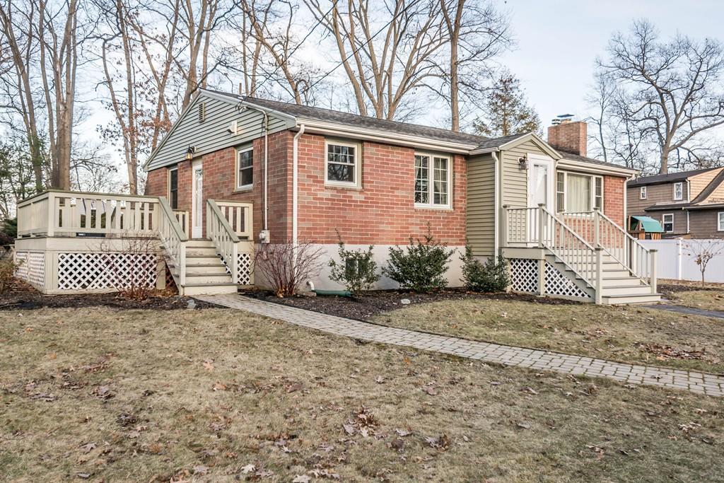 9 Essex Street - Photo 1