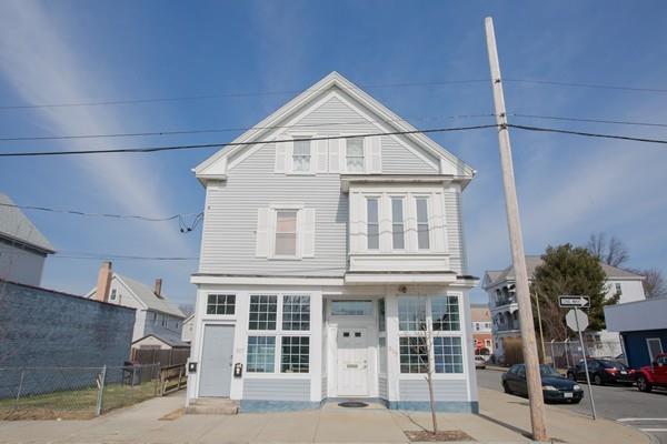 515-517 Kempton St - Photo 1