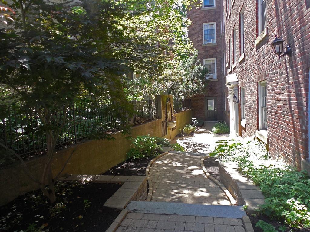 16 Chauncy St - Photo 1