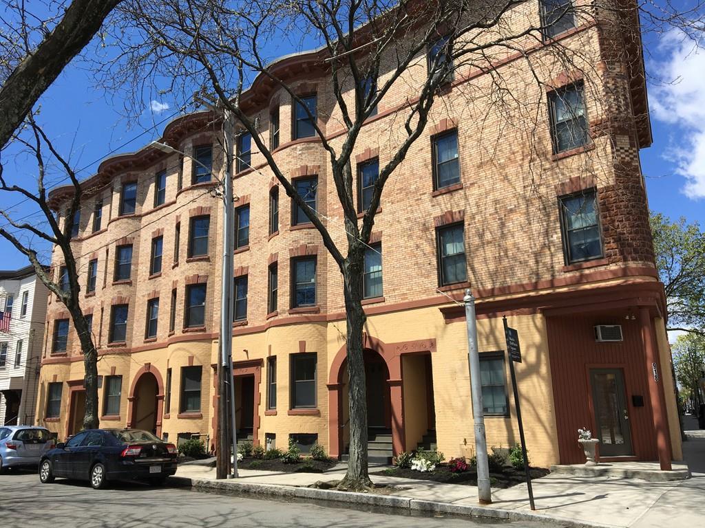 114 Willow St - Photo 1