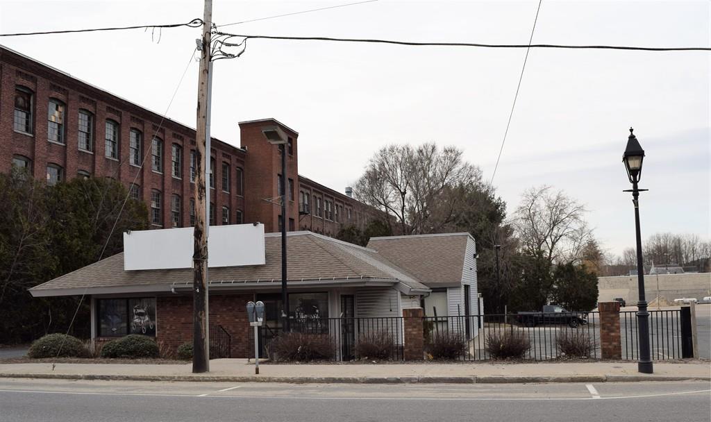 321 Main St - Photo 1