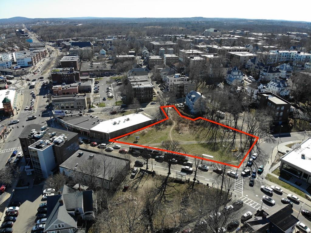639 Warren Street - Photo 1
