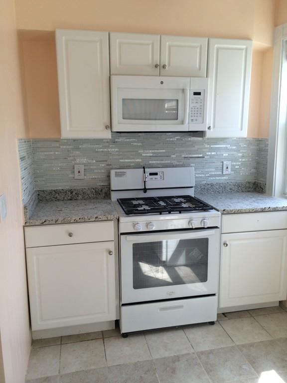71 Raymond Ave - Photo 1