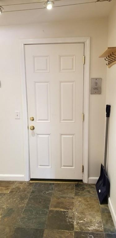 137 Chiswick Rd. - Photo 1