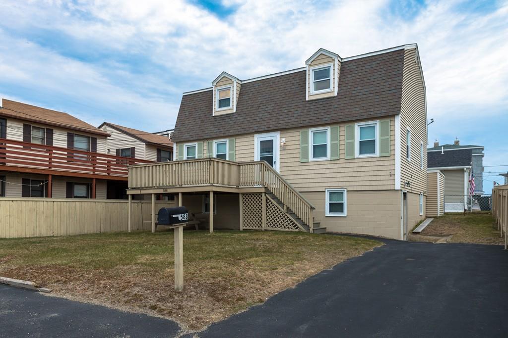 588 North End Boulevard - Photo 1