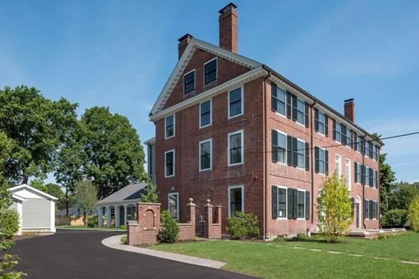 19 Court - Photo 1