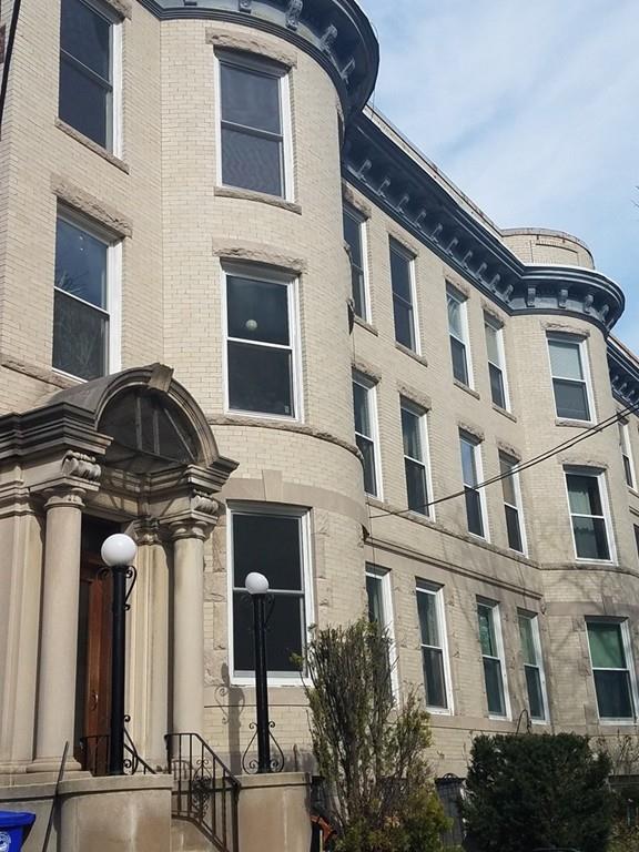 97 Centre St - Photo 1