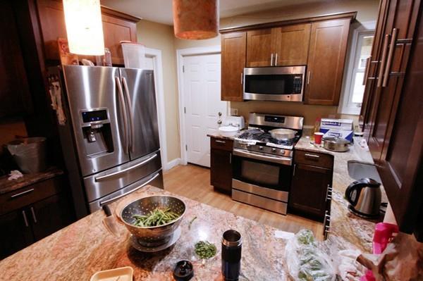 288 Chelsea St - Photo 1