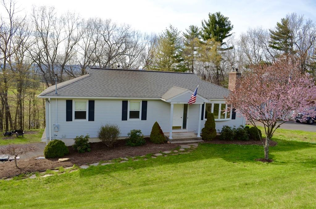 40 Susan Dr - Photo 1