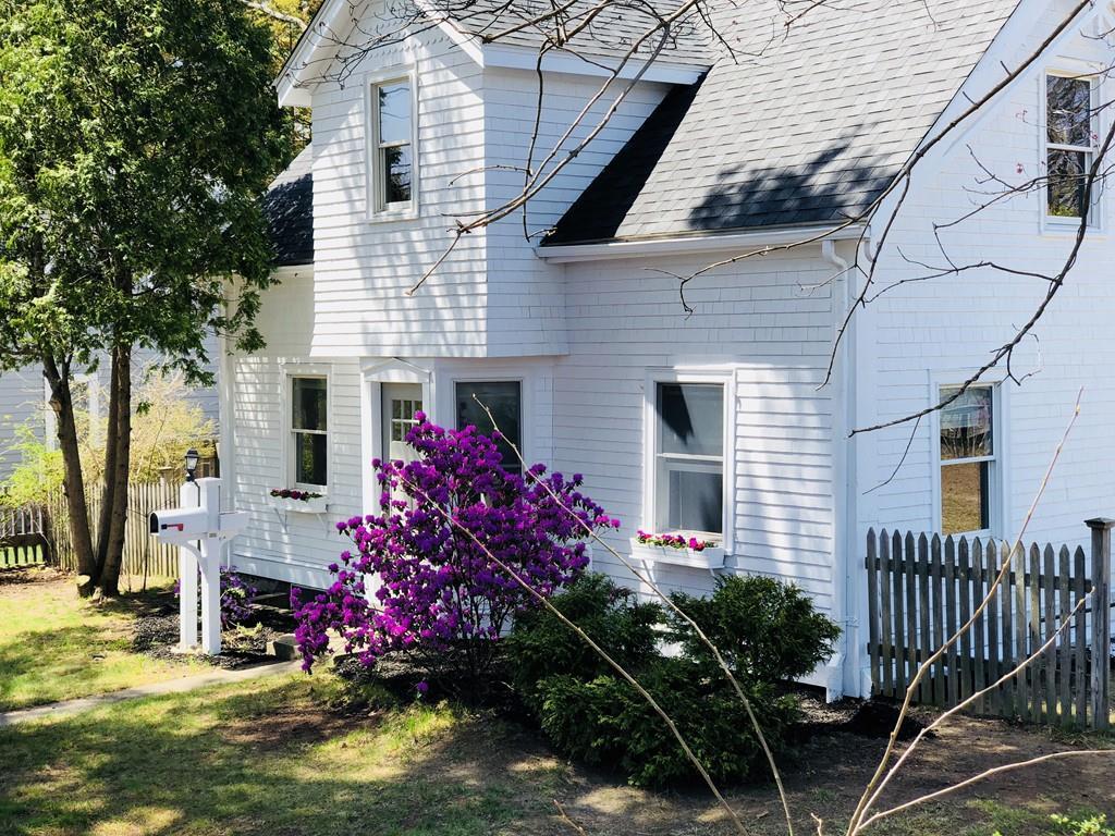 473 Grove St - Photo 1