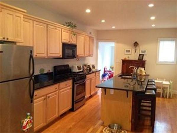 879 E 4th St - Photo 1