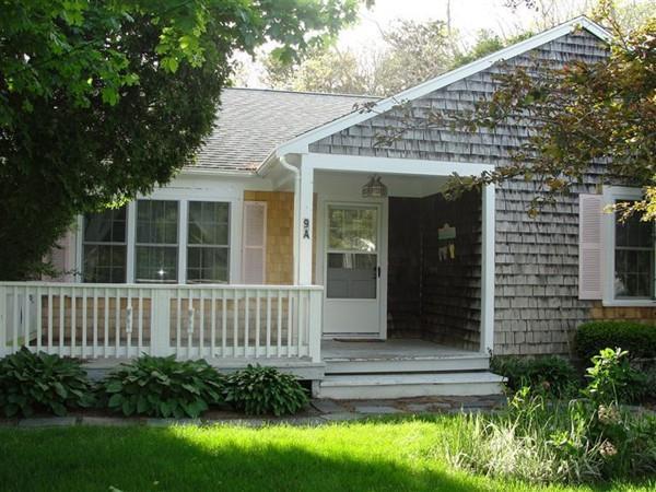 230 Gosnold St - Photo 1