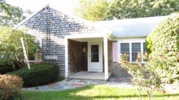 230 Gosnold St - Photo 1