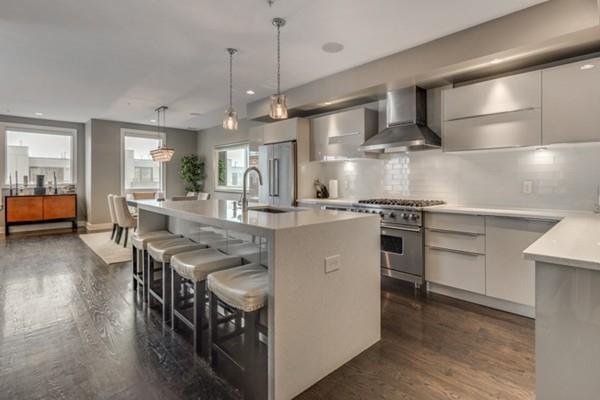 401 W 1St St - Photo 1