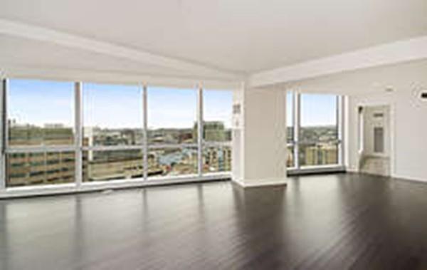 110 Stuart St - Photo 1