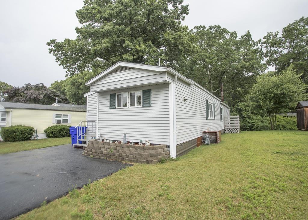 91 Mayflower Ave - Photo 1