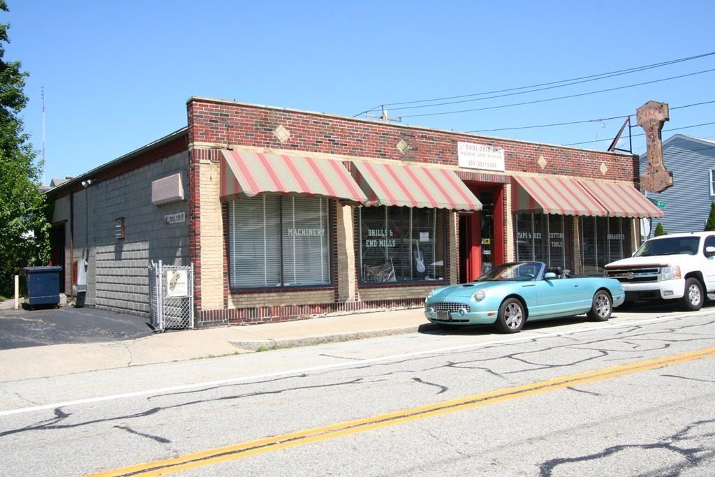 132-134 Waterman Ave - Photo 1