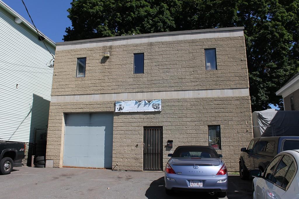 537 Broadway St - Photo 1