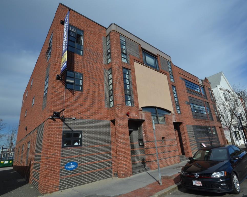 271 Cambridge - Photo 1