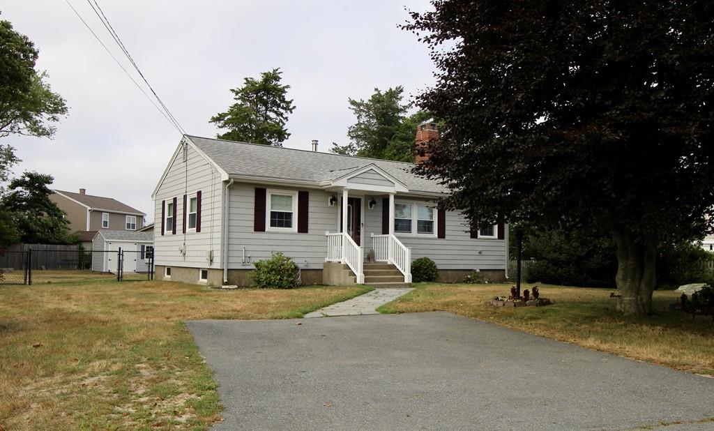 17 Centre Dr - Photo 1