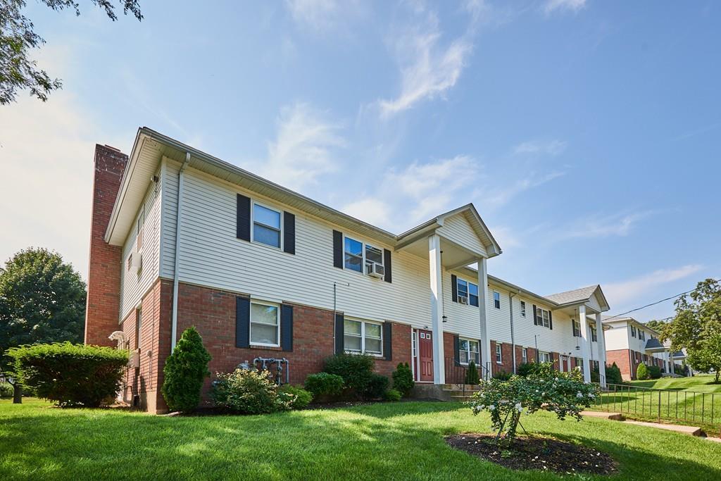 100 Colonial Circle - Photo 1