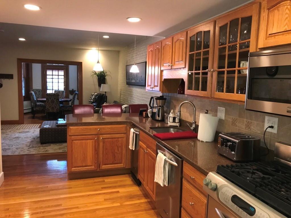 318 Commonwealth Ave - Photo 1